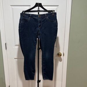Womens d jeans ankle size 14. Excellent condition. Super soft !!